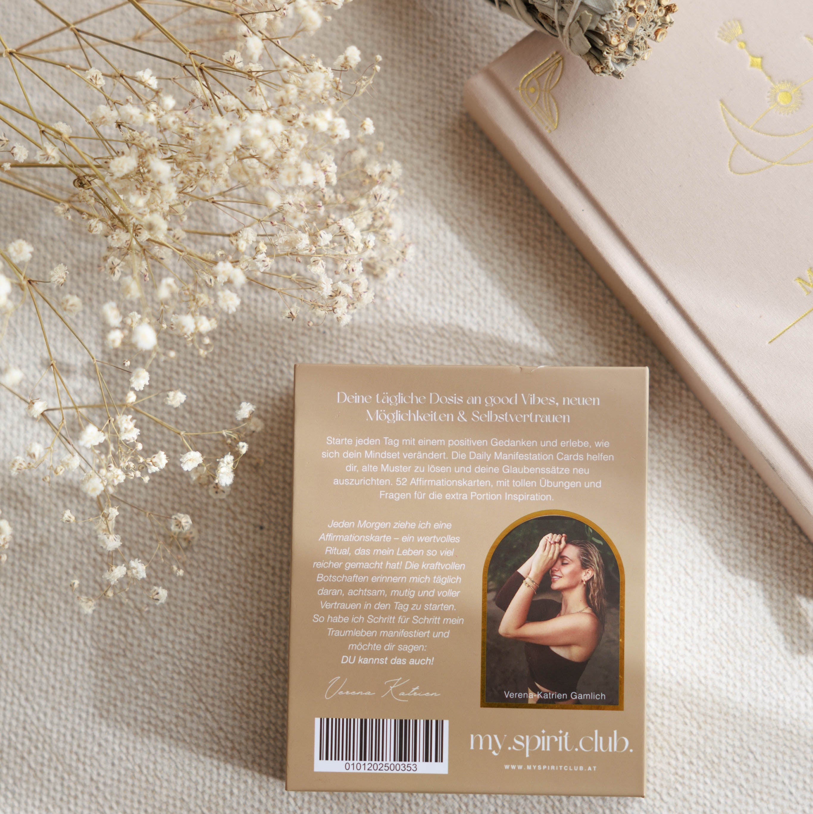 Daily Manifestation Karten von myspiritclub in Kooperation mit Influencerin Verena Katrien